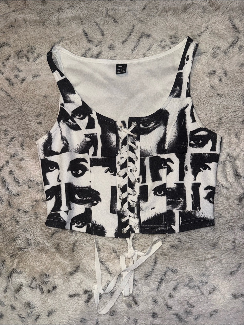 Black & White Lace-Up comic Print Cropped Tank